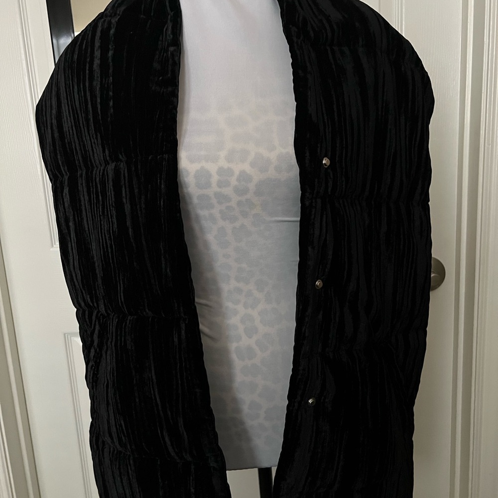 🎉Cabi “Drama Scarf” Black Velvet Wrap🎉